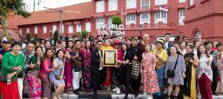 Branding Association of Malaysia Sets ASEAN Records with Malaysia’s First and Largest Business Association-Led Flash Mob Featuring Cultural Heritage Attire Branding Association of Malaysia Sets ASEAN Records with Malaysia’s First and Largest Business Association-Led Flash Mob Featuring Cultural Heritage Attire