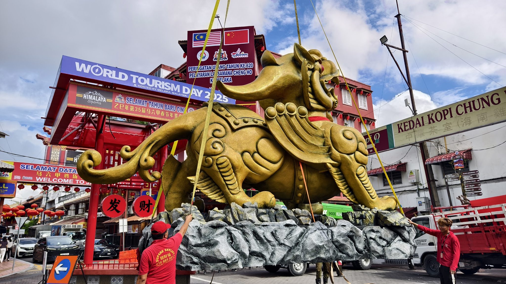Himalaya Sports Achieves ASEAN Record for Largest Pixiu Statue - ASEAN ...
