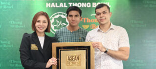 Thong Bowl Achieves ASEAN Records for Most Super Bowl-Sized Thai Beef Noodle Bowls Sold in One Year Thong Bowl Achieves ASEAN Records for Most Super Bowl-Sized Thai Beef Noodle Bowls Sold in One Year