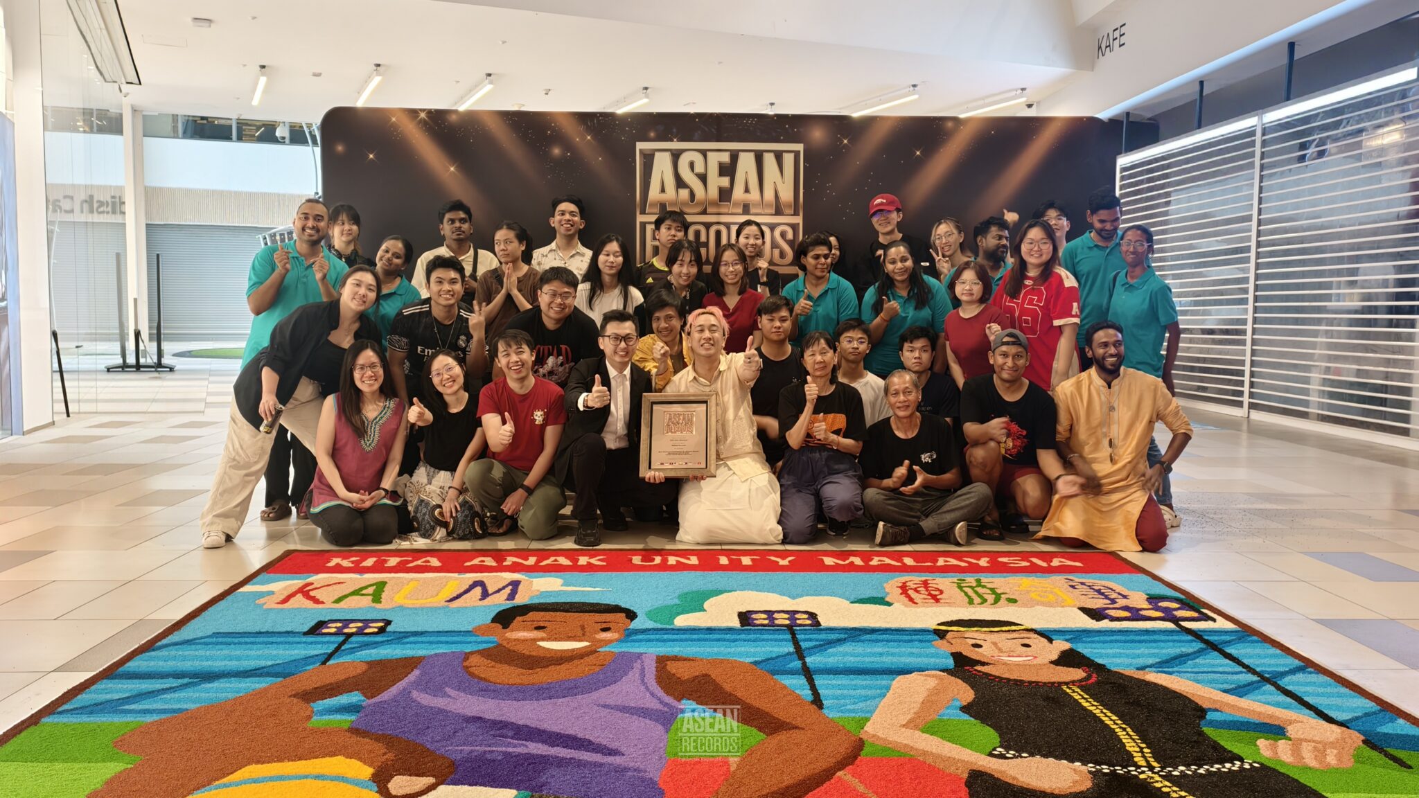 Social Media Influencer CCY (Chin ChianYao) Recognised by ASEAN REcords ...