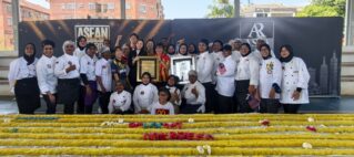 Malaysia Women Chef Association Recognised by ASEAN Records for 640.87-Metre Pulut Semangat Heritage Trail