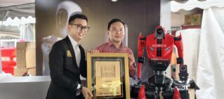 HONOR Recognised by ASEAN Records for First Humanoid Robot to Complete a 10-Kilometre Public Road Run and March in a National Day Parade
