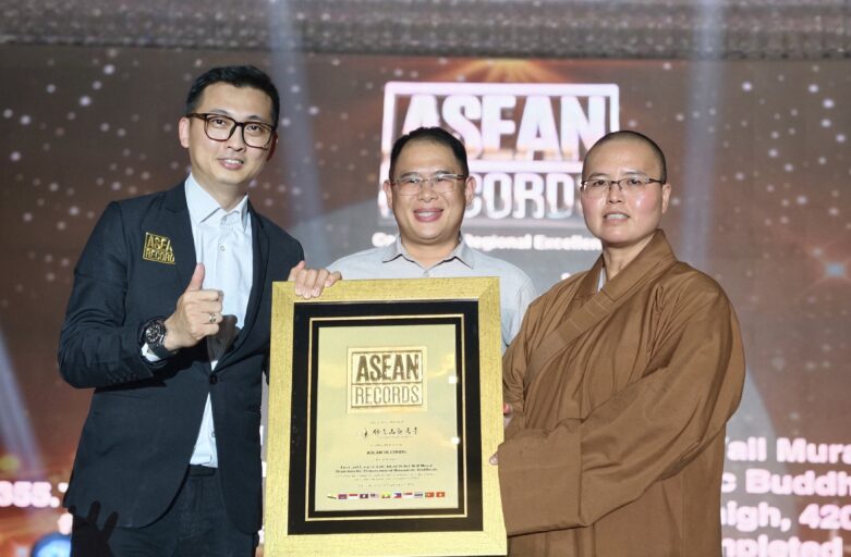 Fo Guang Shan Hsingma Si Recognised by ASEAN Records for First and Largest Jade-Inlaid Relief Wall Mural Depicting the Propagation of Humanistic Buddhism