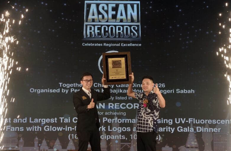 HOU GU Recognised by ASEAN Records for First and Largest UV-Fluorescent Tai Chi Fan Performance at a Charity Gala Dinner
